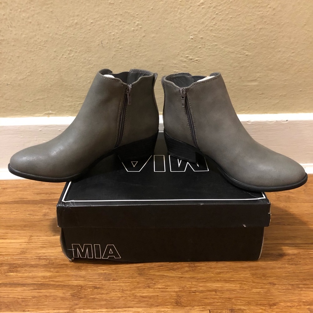 MIA “Jimena” Gray Chelsea Ankle Boots